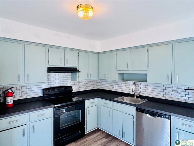 Building Photo - 235 Vista Dr