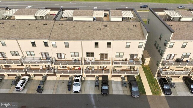 Building Photo - 44824 Tiverton Sq