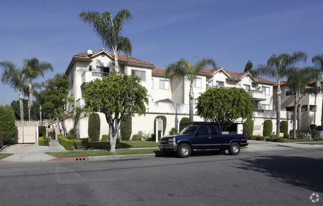 Primary Photo - Savanna Villas