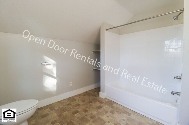 Building Photo - 1905 Hillside Ave