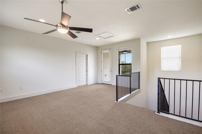 Building Photo - 18400 Lakepoint Cove