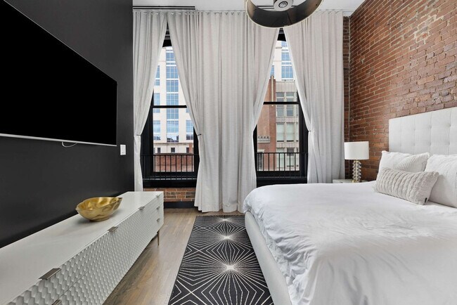 Building Photo - 126 2nd Ave N