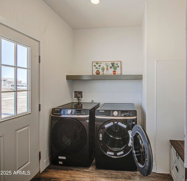 Building Photo - 4057 SOLAR St