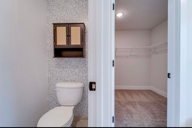 Building Photo - 7 Limox Ln