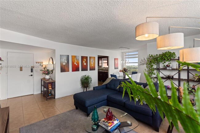 Building Photo - 1351 NE Miami Gardens Dr