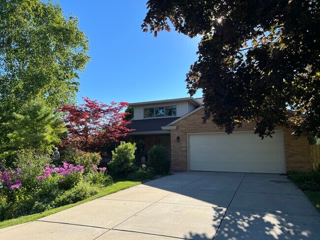 Building Photo - 8551 North Point Dr