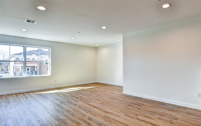 Building Photo - 48 Park Ave