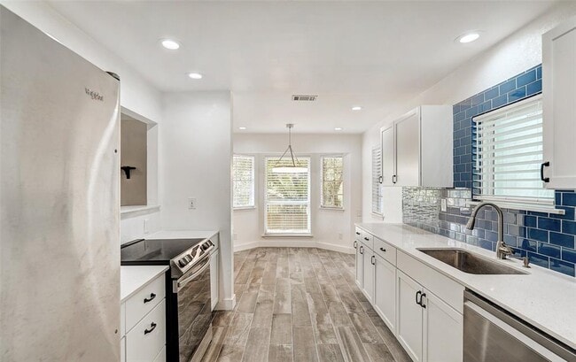 Building Photo - 12601 Mixson Dr