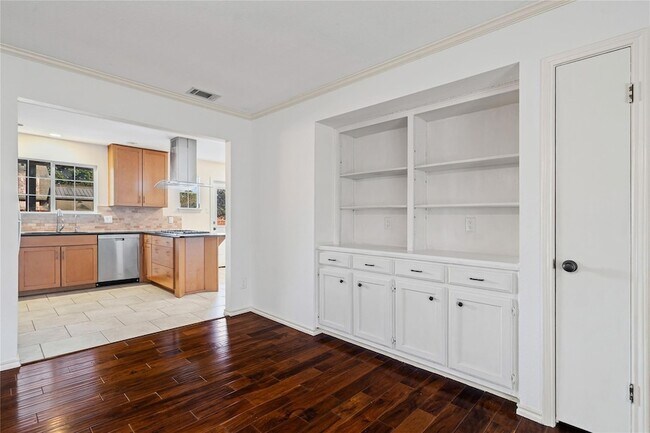 Building Photo - 1801 Broken Shoe Cove