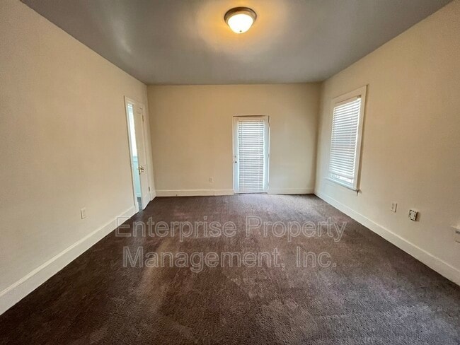 Building Photo - 2360 Forest Ave