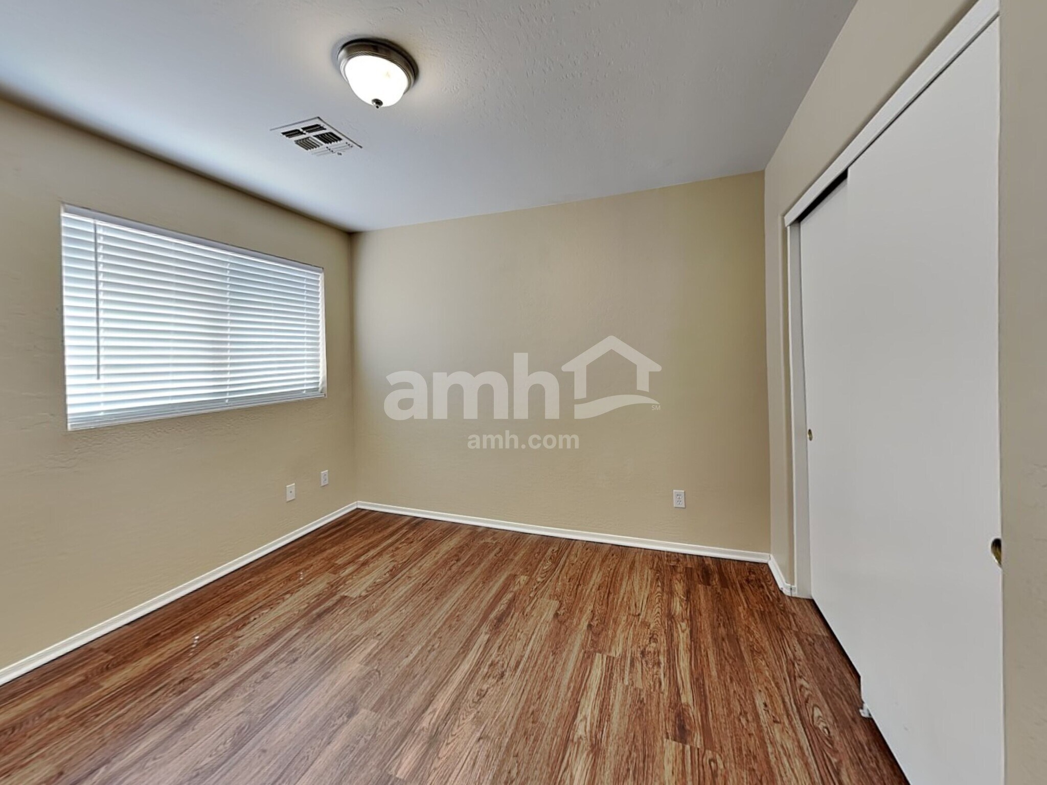 Building Photo - 9216 E Keats Ave