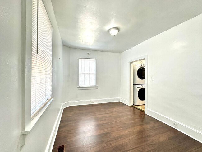 Building Photo - 2 Bedroom, 1.5 Bath House in East Central Neighborhood on the Charleston Peninsula!