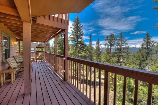 Building Photo - Beautiful home near bus route Breckenridge! 5 bedrooms and VIEWS!  Flexible Lease Terms