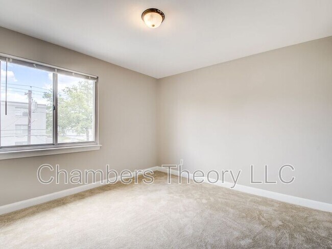 Building Photo - 1417 Downing St NE