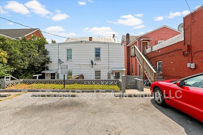 Building Photo - 805 S Potomac St
