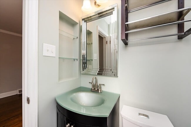 Building Photo - 5400 Farmbrook Dr