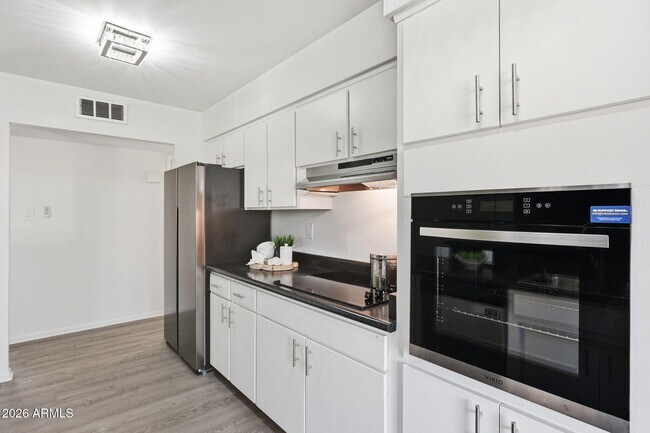 Building Photo - 2644 S Butte Ave