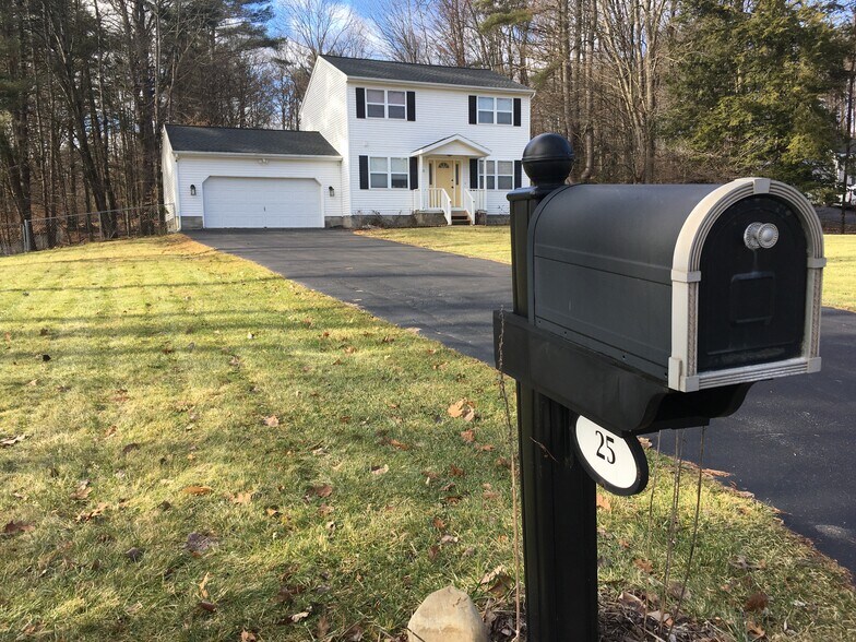 Front - 25 Greenfield Manor Rd