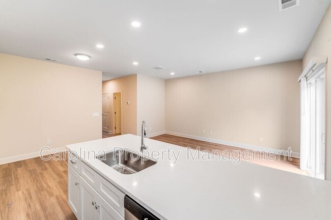 Building Photo - 645 Brookwood St