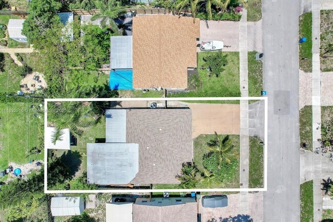 Building Photo - 320 NW 51st Ct