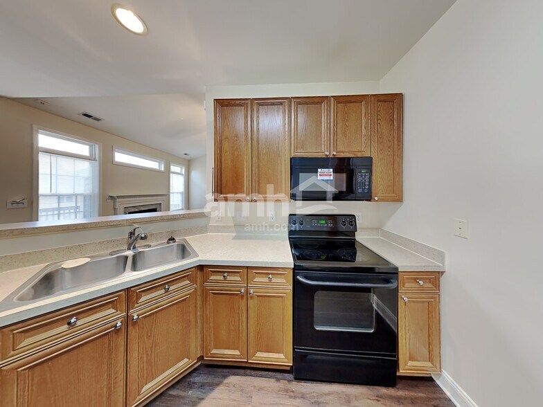 Building Photo - 112 Spalding Ln