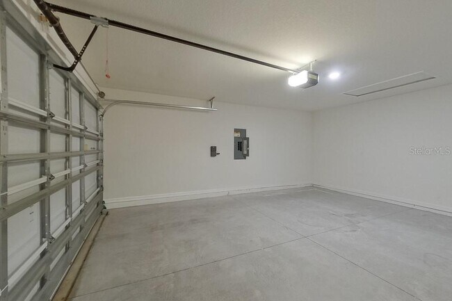 Building Photo - 8661 SW 43rd Ter