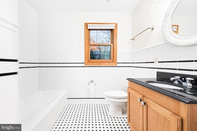 Building Photo - 901 Academy Ln