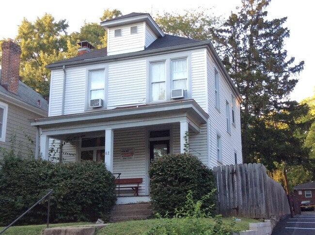 Building Photo - 3 bedroom 1 bath single family home with yard.