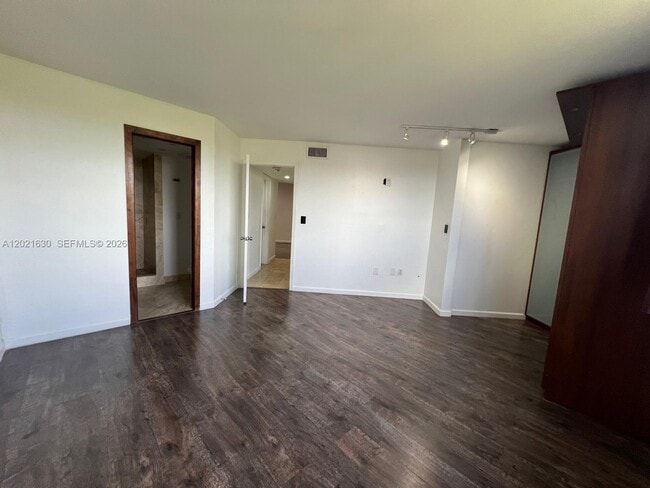 Building Photo - 9715 Fontainebleau Blvd