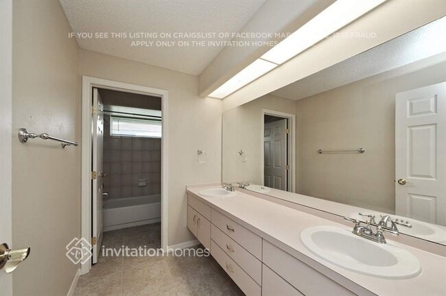 Building Photo - 437 Waterford Cir E