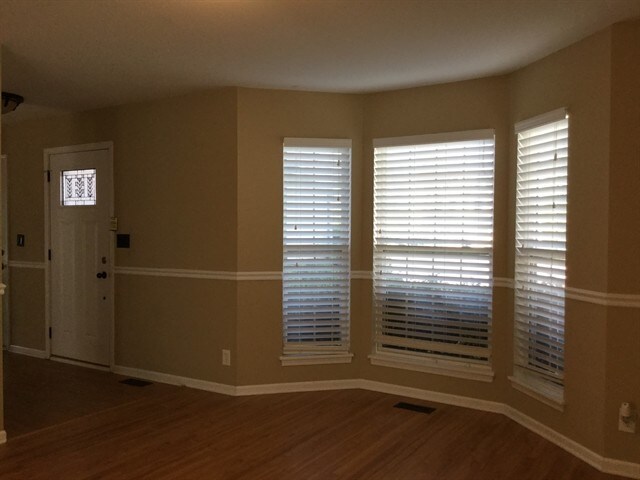 Building Photo - 13817 S Petersburg Dr