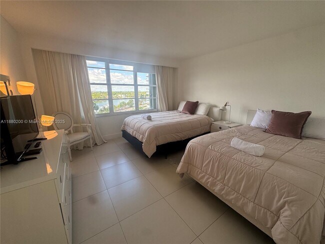 Building Photo - 5151 Collins Ave