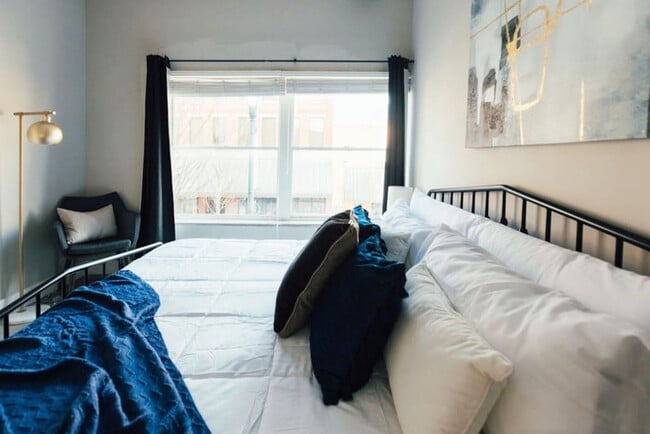 Building Photo - 202 E Main St