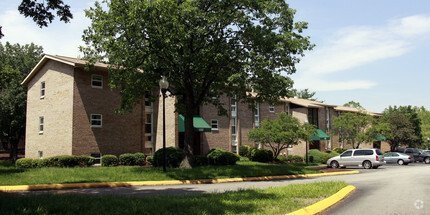 Building Photo - Woodbridge Forest