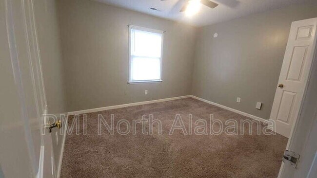 Building Photo - 1502 Barrington Rd NW