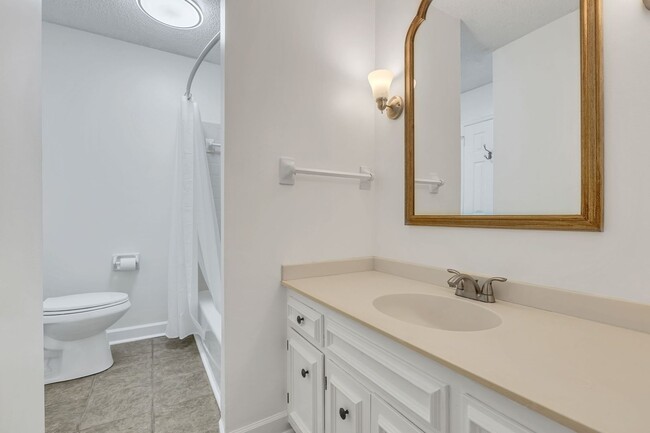 Building Photo - Brentwood Trace Condo