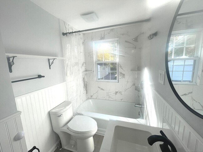 Building Photo - 34 Monroe St