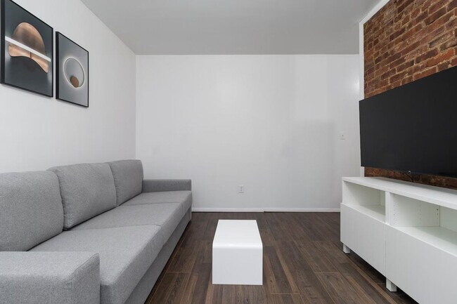 Building Photo - 1823 2nd Ave