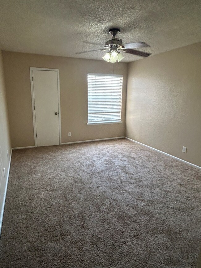 Building Photo - 725 Duke Ave