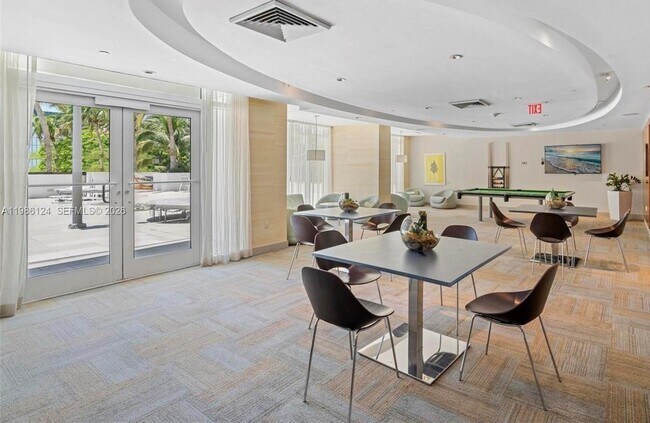 Building Photo - 950 Brickell Bay Dr