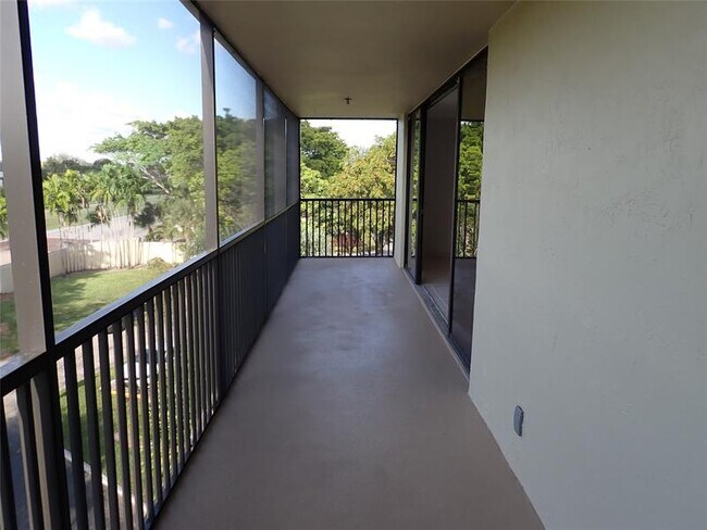Building Photo - 106 Lake Emerald Dr