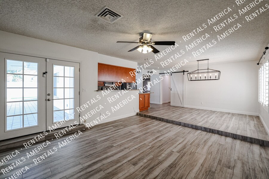 Building Photo - 10534 E Mercer Ln