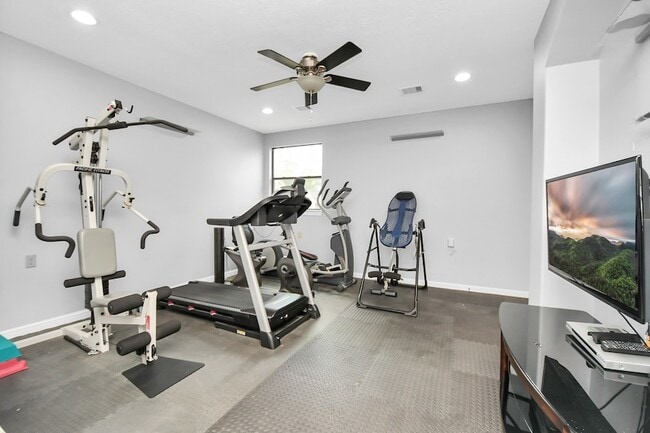 Building Photo - 1611 Lynnview Dr