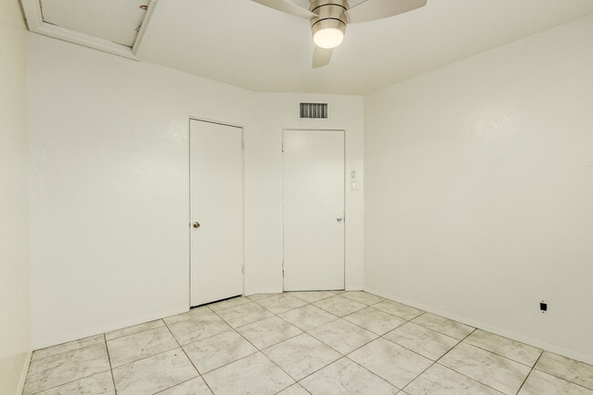 Building Photo - 2823 W Keim Dr