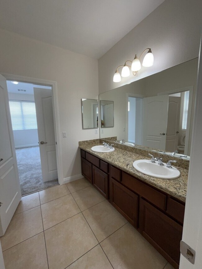 Building Photo - 533 Blanche Ct