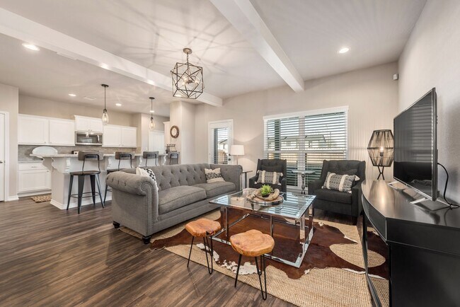 Building Photo - 4/4.5 in Pershing Pointe Townhomes! Availa...