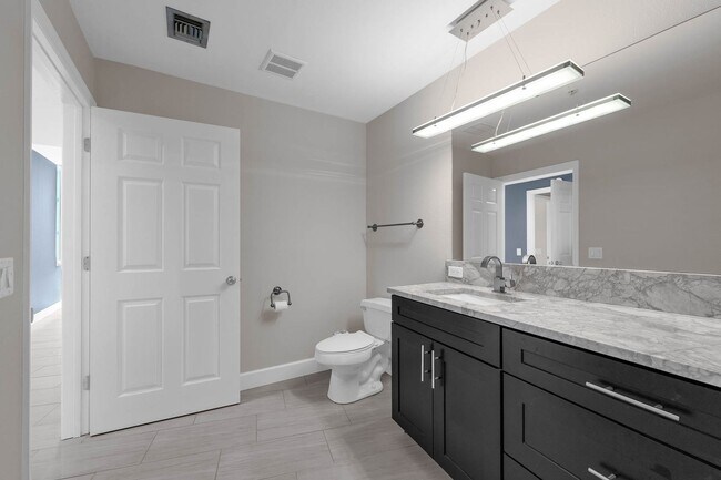 Building Photo - “Luxury, Location, Lifestyle — All at The Waverly”