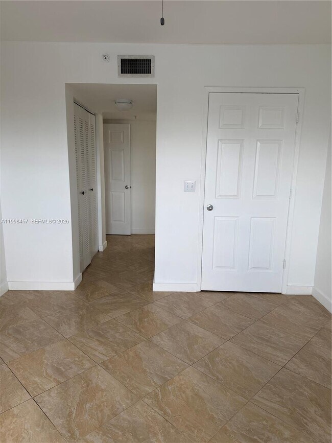 Building Photo - 2640 S University Dr