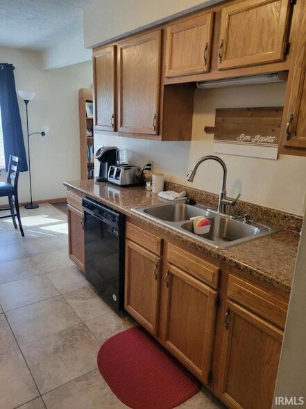 Building Photo - 613 Pines Ln