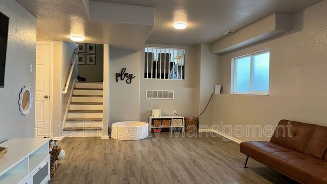 Building Photo - 1150 S Los Charros Dr